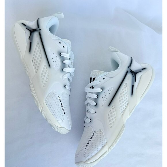 * 8.5 MEN'S NIKE JORDAN HEIR SERIES FZ2471-110 WHITE BLACK BASKETBALL - Picture 1 of 8